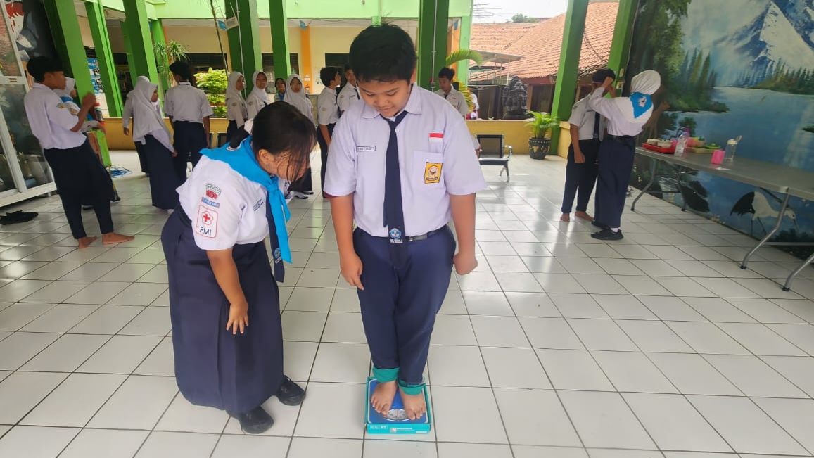 siswa smpn 12 ukur perkembangan siswa usai mbg