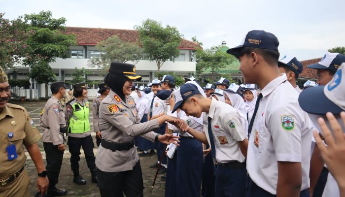 Cegah Kenakalan Remaja, Polisi Sambangi Sekolah dan Edukasi Siswa