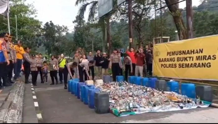 Awali Operasi Ketupat Candi 2025, Polres Semarang Musnahkan Ribuan Botol Miras