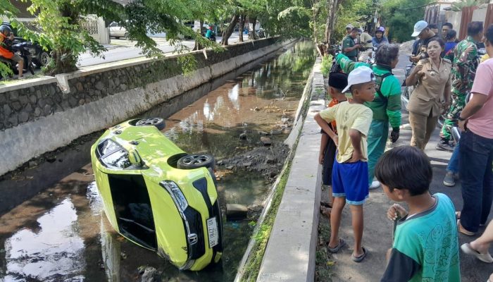 Masih Kinclong, Mobil Brio Kuning Terjun Bebas ke Kali Banger Semarang, Begini Kronologinya