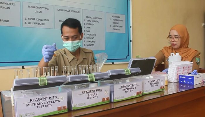 Sidak Pasar Sidomakmur Blora, Dinkes Temukan Bahan Berbahaya di Dua Makanan Ini