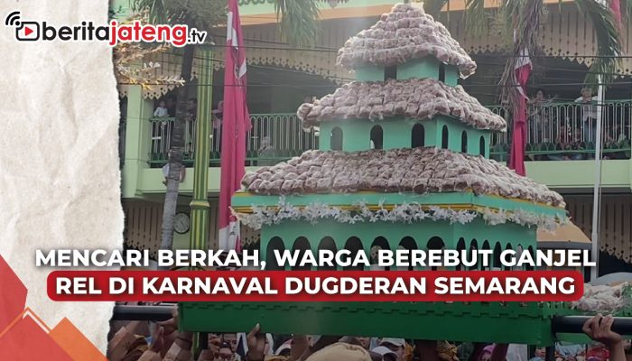 Video Cari Berkah, Warga Berebut Kue Ganjel Rel Dugderan Semarang