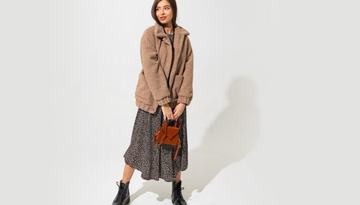 OOTD Bukber Simple untuk Perempuan Nonhijab, Sopan dan Trendy!