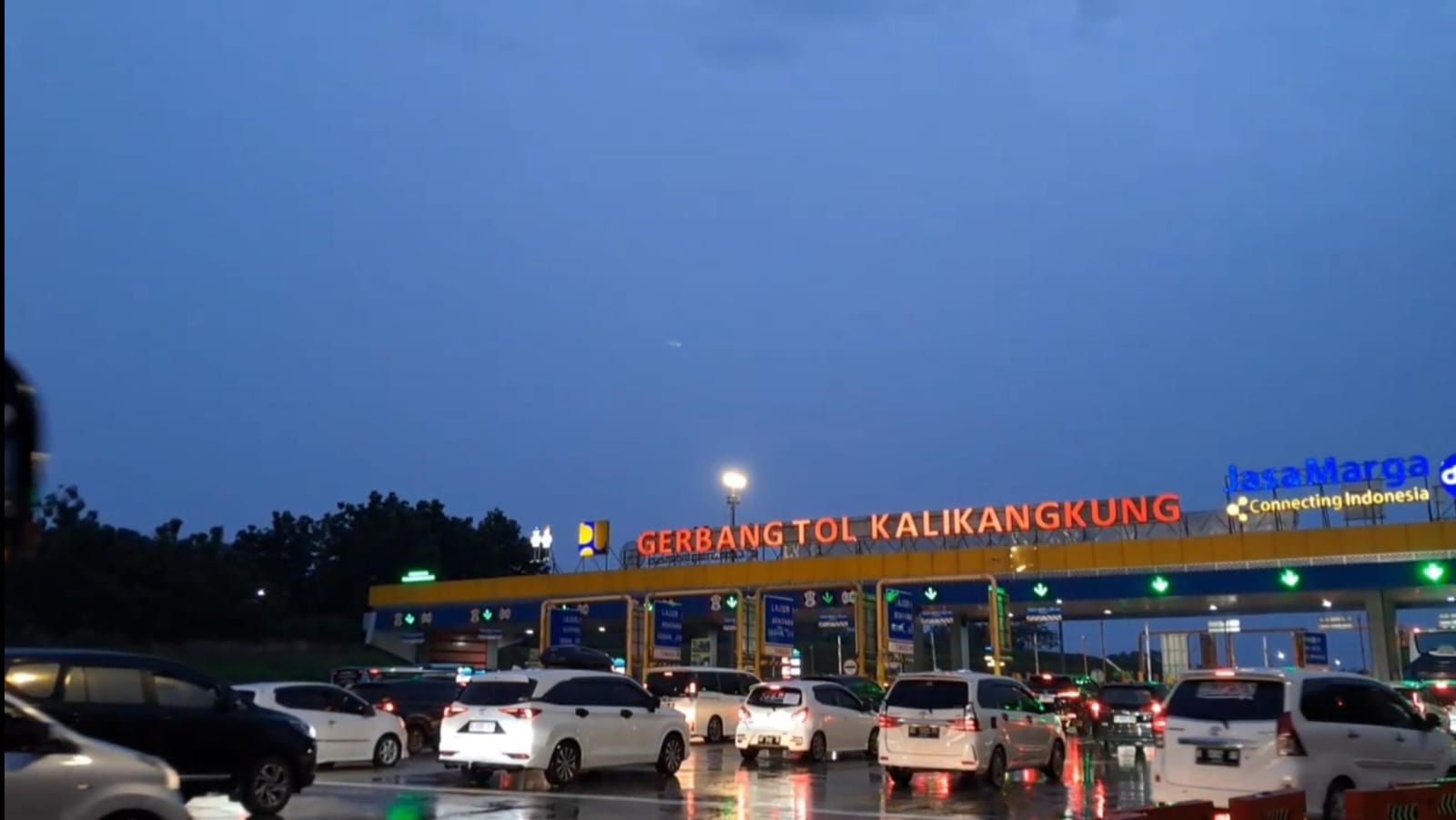 Pagi-Siang Ini jadi Puncak Pemudik Tiba di Semarang, One Way Berlaku hingga Pukul 24.00
