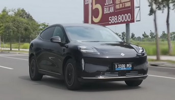 YouTuber Otomotif Fitra Eri Review Mobil Listrik Hyptec HT, Begini Spesifikasinya: Cocok Buat Keluarga