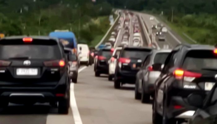 Lonjakan Kendaraan Arus Balik Terjadi di Tol Semarang-Solo, Tak Ada Kemacetan