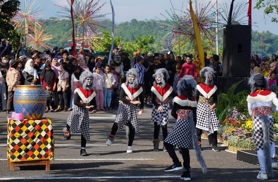 Kirab Sesaji Rewanda, Tradisi Syawalan Memberi Makan Penghuni Gua Kreo Semarang