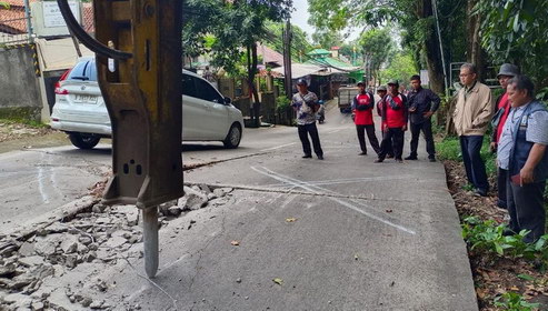 Jalan Trangkil Mulai Diperbaiki, Iswar: Retakan Ini Fenomena Alam Bukan Kesalahan Konstruksi