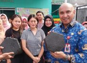 Kreatif! Kecamatan Semarang Tengah Ubah Sampah Plastik Jadi Paving Block