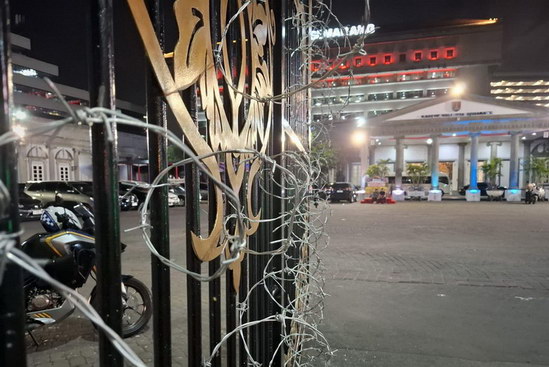 Waduh! Gerbang Pagar Balaikota Semarang Dipasang Kawat Berduri, Antisipasi Anarkis Aksi May Day?