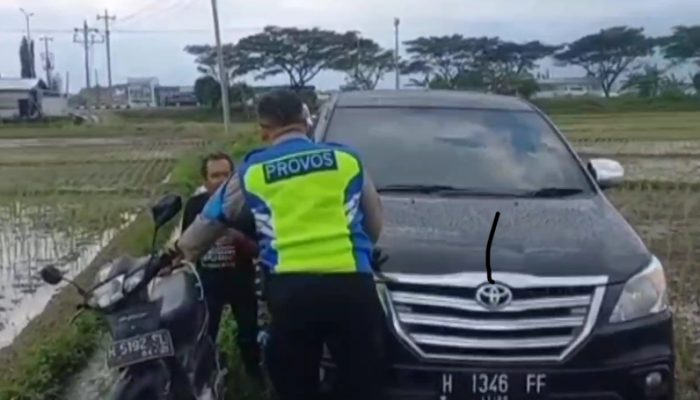 Gegara Google Maps, 3 Mobil Nyasar ke Pesawahan Semarang