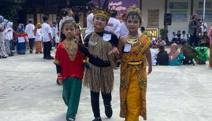 Semarak Hari Kartini di SDN Sarirejo “Kartini” Semarang, dari Lomba Fashion Show hingga Karaoke