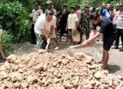 Aksi Protes Tanam Pohon Pisang di Jalan Rusak, Bupati Blora: Wajar Namanya Masyarakat