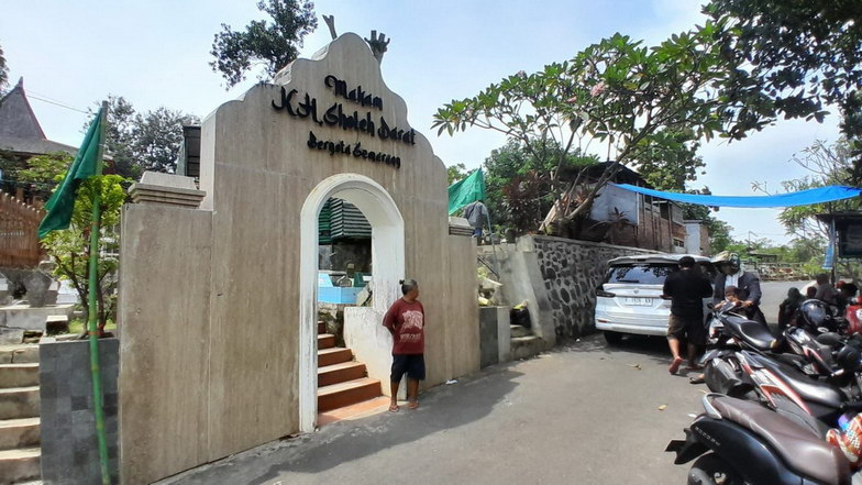 Suasana makam Kyai Sholeh Darat