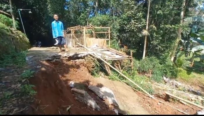 Jalan Utama Dusun Pancuran Bawen Terputus 20 Meter, Mobilitas Warga Terganggu
