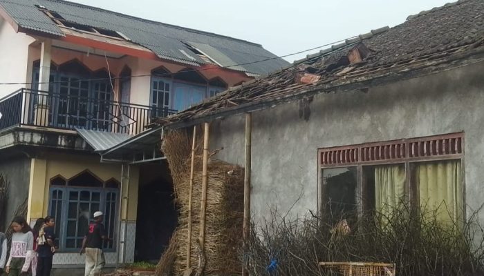 Puting Beliung Porak-porandakan Rumah di Getasan Semarang, Begini Kesaksian Warga Seloduwur