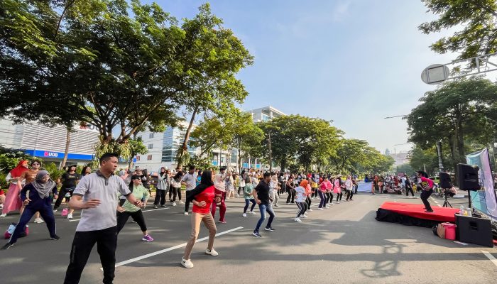 Dukung Gaya Hidup Sehat, Hotel Horison Nindya Semarang Gelar Zumba Bareng di Simpang Lima