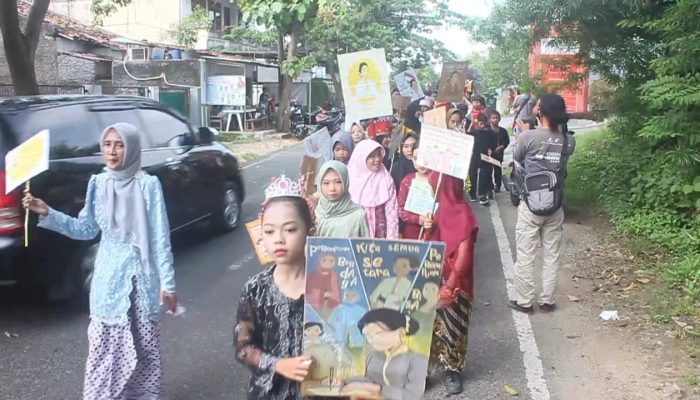 Meriahnya Pawai Hari Kartini di Blora, Siswa SD Kenakan Pakaian Adat