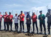 Peringati Hari Bumi, Alfamart Gandeng Pemkot Semarang Tanam 20 Ribu Mangrove di Pantai Mangunharjo