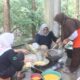 Dapur Umum PKK Desa Sumber Salurkan Ratusan Nasi Bungkus untuk Korban Banjir Blora