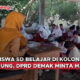 siswa belajar di kolong gedung