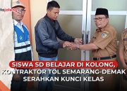 siswa SD di Demak belajar di kolong gedung