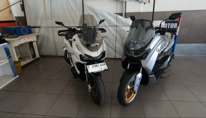 Adu Spesifikasi Yamaha NMAX Turbo Vs Honda ADV 160, Mana Skutik Premium Terbaik?
