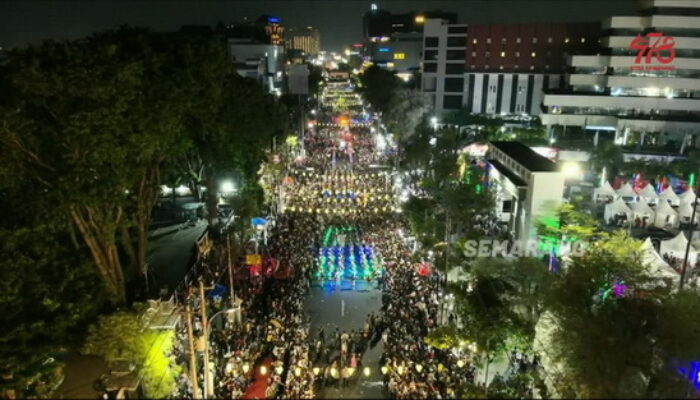 170 Peserta Meriahkan Semarang Night Carnival 2025, Parade Kostum Ikonik Pukau Masyarakat