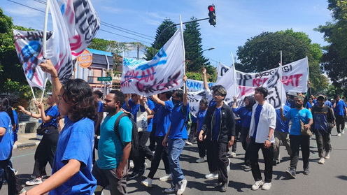 Aksi damai kembali mewarnai geliat aktivitas di lingkungan kampus Universitas Kristen Satya Wacana (UKSW) Salatiga, Kota Salatiga pada hari Senin, 5 Mei 2025 ini. (Bowo Pribadi/beritajateng.tv)