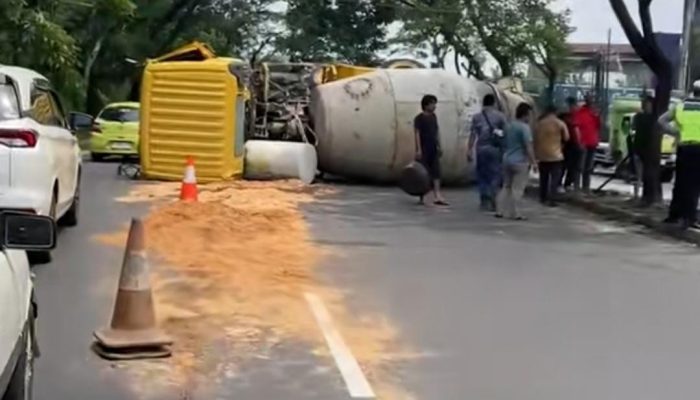 Usai Turunan Tanah Putih Semarang, Kecelakaan Truk Kembali Terjadi di Silayur Ngaliyan
