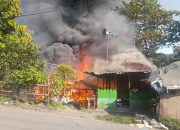 Belasan Bedeng di TPA Jatibarang Terbakar, Damkar Kerahkan 4 Armada Padamkan Api