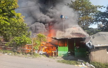 Belasan Bedeng di TPA Jatibarang Terbakar, Damkar Kerahkan 4 Armada Padamkan Api