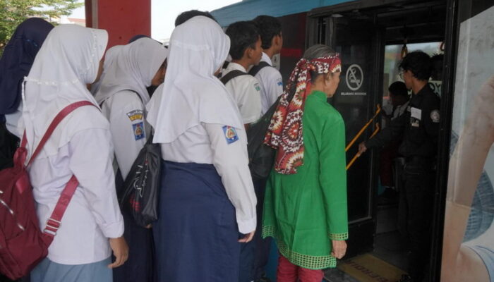 Program Kartu BRT Diinisiasi Agustina-Iswar, Pelajar dan Mahasiswa Gratis Naik Trans Semarang