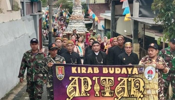 Kemeriahan Kirab Budaya Apitan Warga Jomblang, Tradisi yang Sempat Vakum 30 Tahun Silam