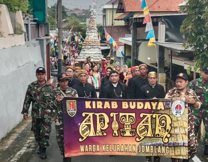 Kemeriahan Kirab Budaya Apitan Warga Jomblang, Tradisi yang Sempat Vakum 30 Tahun Silam
