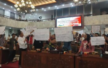 Geruduk Balaikota Semarang, PKL Hasanuddin dan Madukoro Tuntut Kembali Berjualan, Tolak Relokasi