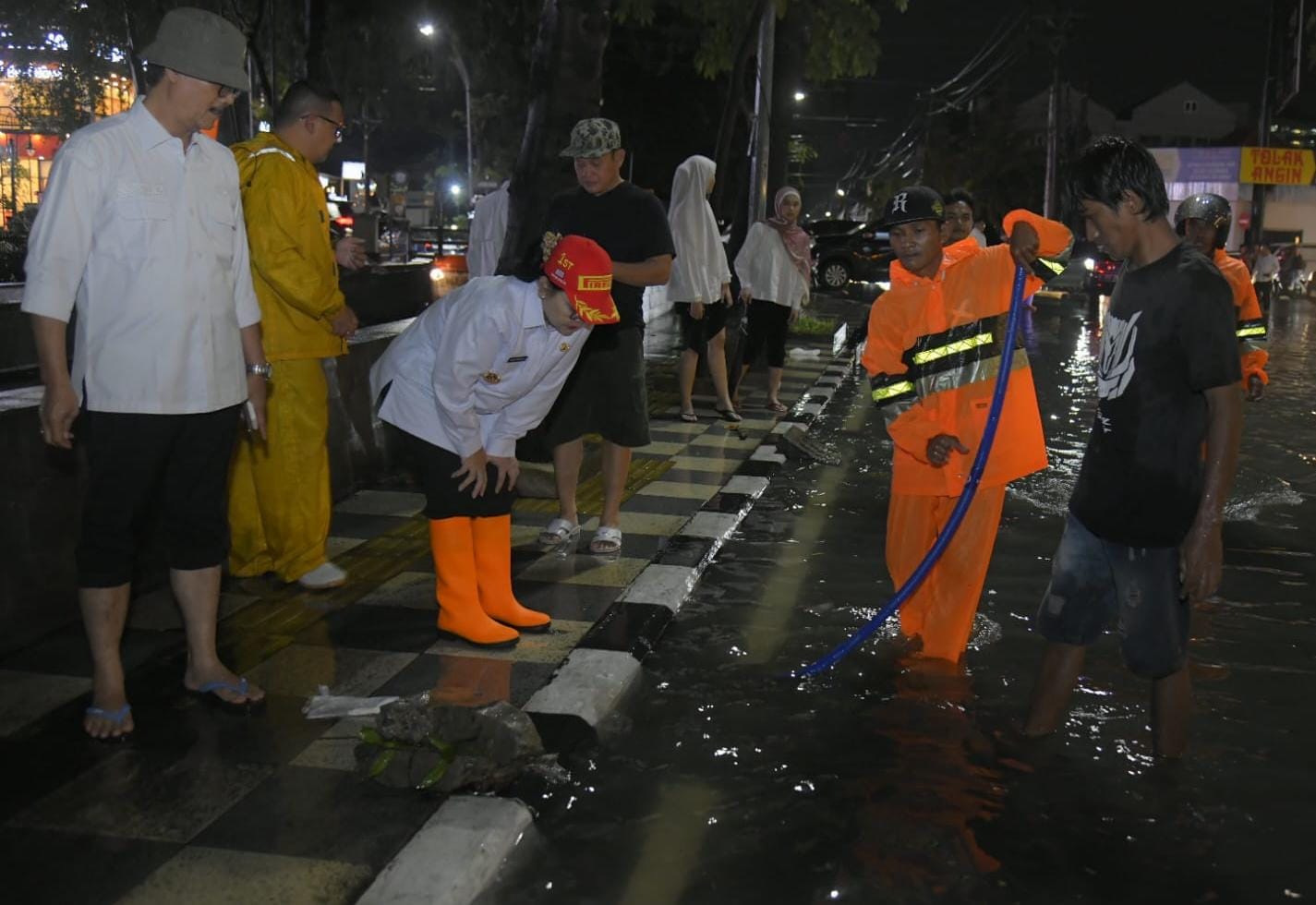 Hujan Lebat Sebabkan Banjir di Sejumlah Titik, Walikota Agustina Tinjau Rumah Pompa Semarang