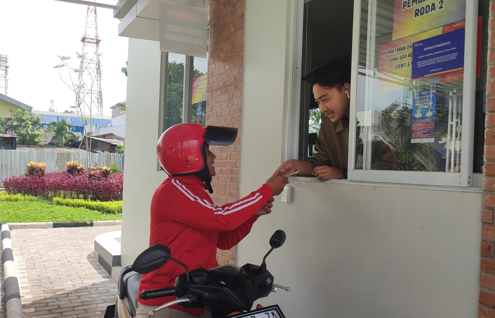 Di Semarang Bayar Pajak Daerah Kini Bisa Drive Thru, Lima Menit Langsung Kelar dari Atas Kendaraan