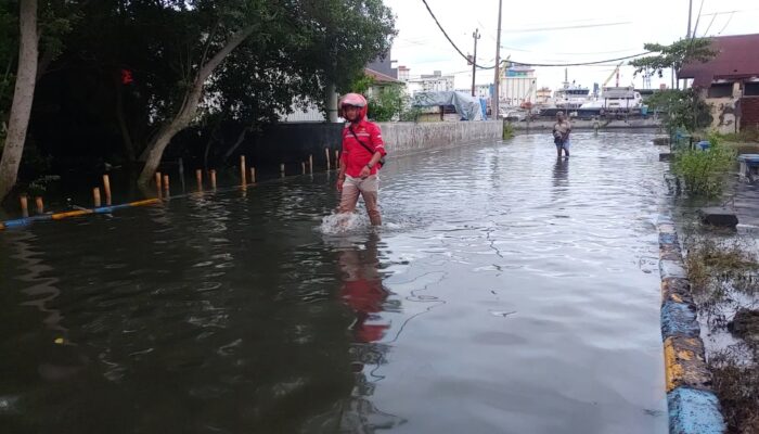 Tanggul di Tanjung Mas Semarang Jebol, Air Rob Meluber Ganggu Aktivitas Pelabuhan