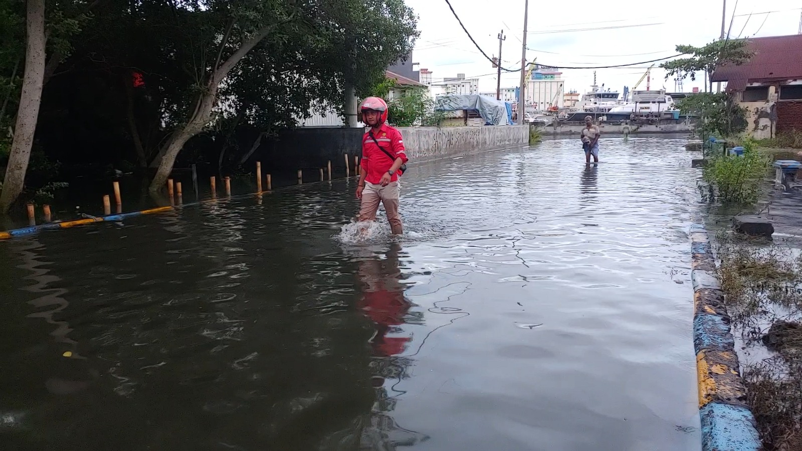 Tanggul di Tanjung Mas Semarang Jebol, Air Rob Meluber Ganggu Aktivitas Pelabuhan