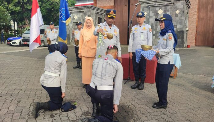 Unik! Prosesi Pengukuhan Pegawai Baru Dishub Semarang, Jalan Kaki dari Balaikota ke Mako Hingga Penyiraman Air Suci