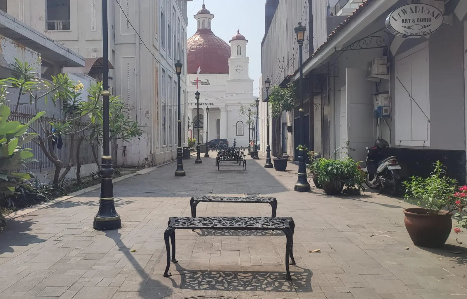 Banyak Kursi Besi di Kota Lama Semarang Rusak, Diduga Ulah Pencuri