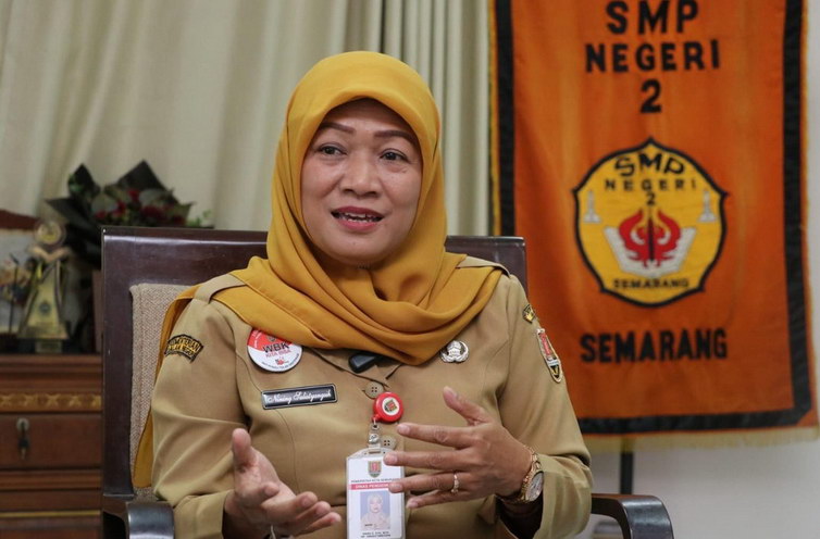 Inspiratif! Cerita Nining Sulistyaningsih Terapkan 'Ledy Bar' Metode Pembelajaran Menyenangkan di SMPN 2 Semarang