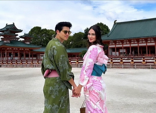 Foto Luna Maya dan Maxime Bouttie ketika liburan ke Jepang