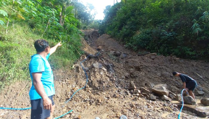 Sempat Tertutup Material Longsor, Jalan Utama Desa Wirogomo Kabupaten Semarang Sudah Bisa Dilewati
