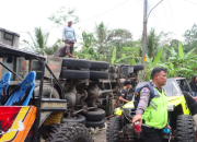 Kondisi lokasi kecelakaan antara truk dan minibus di Jalan Raya Purworejo-Magelang, Desa Kalijambe, Kabupaten Purworejo, Jawa Tengah, Rabu, 7 Mei 2025. (ant)