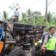 Kondisi lokasi kecelakaan antara truk dan minibus di Jalan Raya Purworejo-Magelang, Desa Kalijambe, Kabupaten Purworejo, Jawa Tengah, Rabu, 7 Mei 2025. (ant)