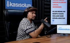 dr. Tompi saat menjadi bintang tamu dalam podcast Kasisolusi. (YouTube/Kasisolusi)