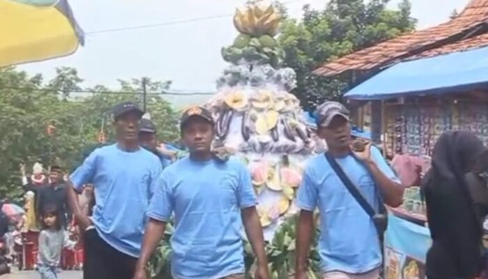 Ramaikan Sedekah Bumi, Ratusan Warga Blora Berebut Tumpeng, Polisi Imbau Awas Curanmor