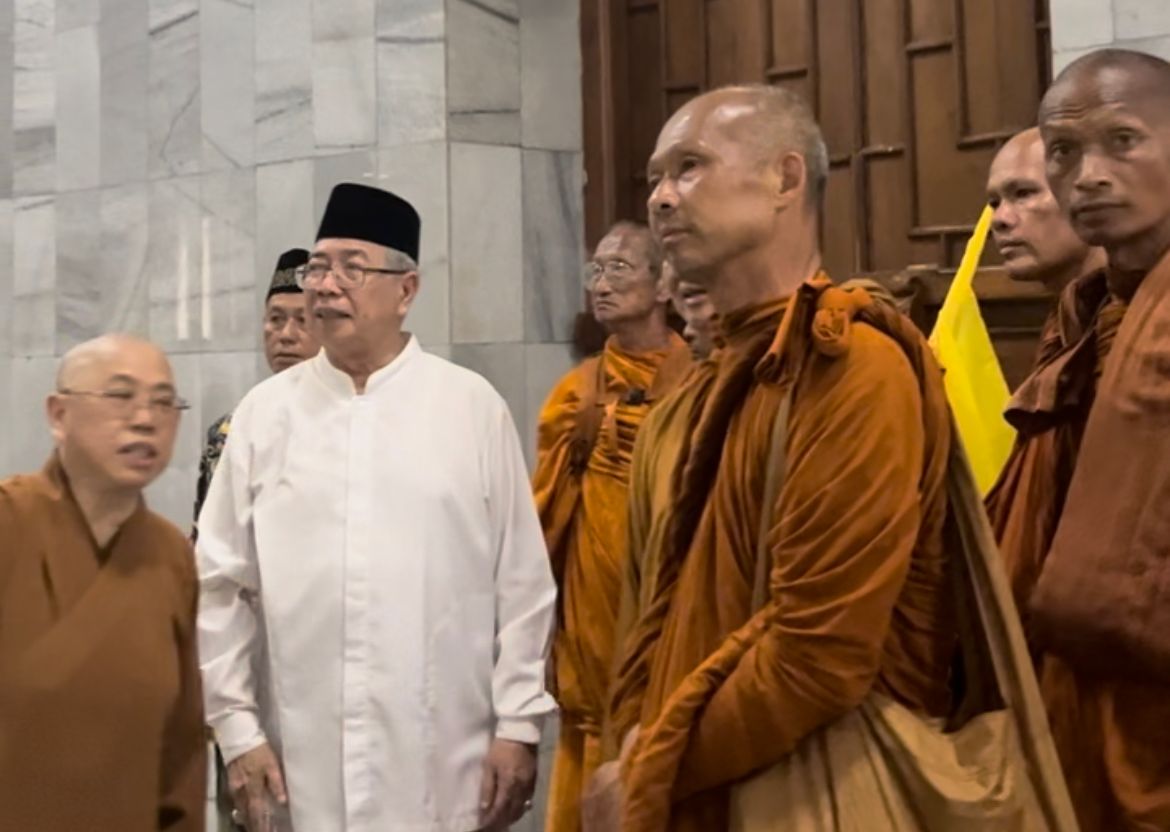 Biksu Thudong Semarang
